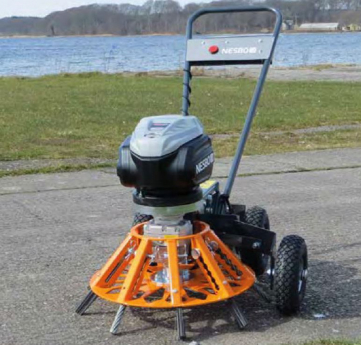 Nesbo UK 125 E2 i gruppen Parkmaskiner / Ogräsbekämpning hos Mera Maskin Göteborg Aktiebolag (UK125E)